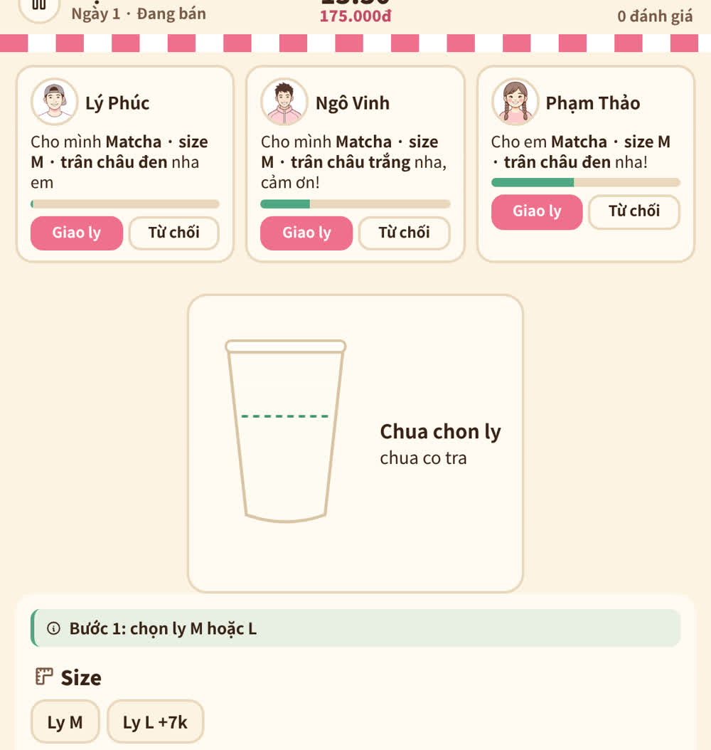 Pha chế trong Tiệm Trà Nhỏ: ba khách đang chờ với đơn Matcha size M kèm trân châu, bên dưới là quầy chọn cỡ ly, trà và topping.